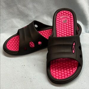 Fila Women's Black and Pink Comfort Mules Sz 8